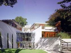Анри построит в Лондоне дом с трехэтажным аквариумом
